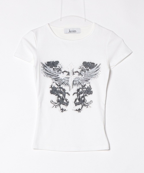 .KOM(ドットコム)の「A'GEM/9 × .kom 『.KOM/ドットケーオーエム』ウィングクロスグラフィックコンパクトTシャツ(Tシャツ/カットソー・レディース・ブラック/ホワイト・FREE)」の10枚目の写真