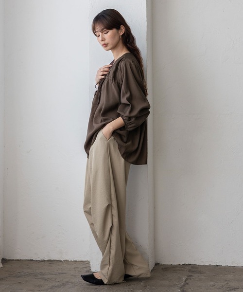 VitaFelice（ヴィータフェリーチェ）の「リボンギャザーシアーブラウス（シャツ/ブラウス・レディース・ブラック/アイボリー/ブラウン・FREE）」の13枚目の写真