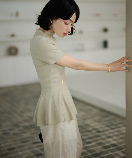 LAULEN(ローレン)の「bottle neck peplum knit tops /ボトルネックペプラム半袖ニットトップス(ニット/セーター・レディース・レッド/ブラック/アイボリー/ベージュ・FREE)」の3枚目の写真
