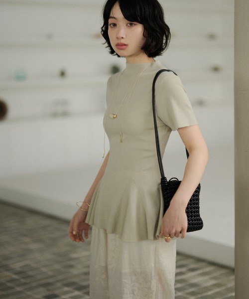 LAULEN(ローレン)の「bottle neck peplum knit tops /ボトルネックペプラム半袖ニットトップス(ニット/セーター・レディース・レッド/ブラック/アイボリー/ベージュ・FREE)」の5枚目の写真