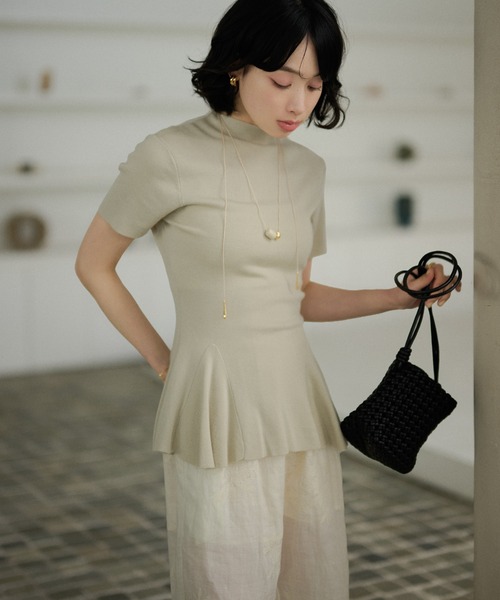 LAULEN(ローレン)の「bottle neck peplum knit tops /ボトルネックペプラム半袖ニットトップス(ニット/セーター・レディース・レッド/ブラック/アイボリー/ベージュ・FREE)」の6枚目の写真