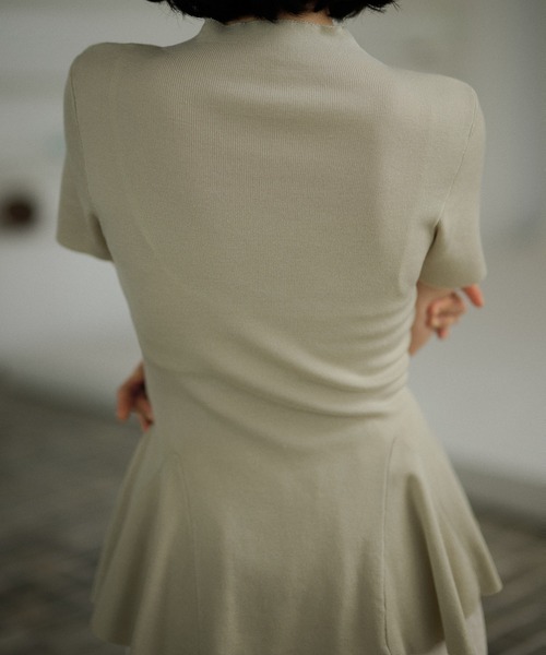 LAULEN(ローレン)の「bottle neck peplum knit tops /ボトルネックペプラム半袖ニットトップス(ニット/セーター・レディース・レッド/ブラック/アイボリー/ベージュ・FREE)」の21枚目の写真