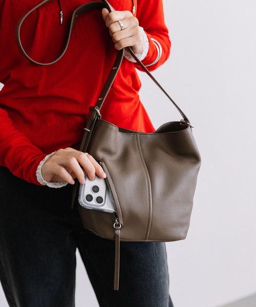 Beau're(ヴュレ)の「BEAURE バケット ショルダー Bag(ショルダーバッグ・レディース・ブラック/ライトブルー/シルバー/モカ・FREE)」の3枚目の写真