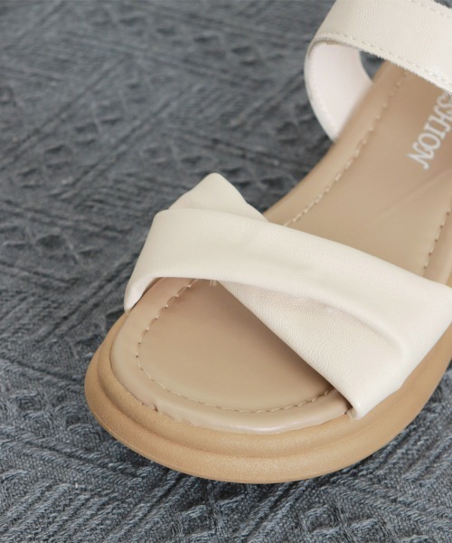 Miniministore(ミニミニストア)の「フラットサンダル 厚底サンダル 軽量美脚(サンダル・レディース・ブラック/ベージュ/アイボリー・23.0cm/24.0cm/25.0cm/22.5cm/23.5cm/24.5cm)」の9枚目の写真