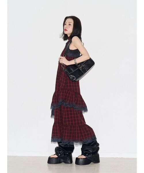 jouetie（ジュエティ）の「レースドッキングアシメヘムキャミワンピース（ワンピース・レディース・イエロー/レッド/ブラック・FREE）」の7枚目の写真