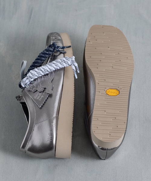 Clarks(クラークス)の「WALLABEE 2604 26186501(モカシン/デッキシューズ・メンズ・シルバー・8/7h/7/6h/9/8h)」の2枚目の写真