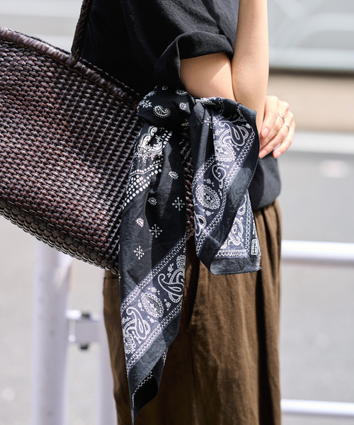 FRAMeWORK(フレームワーク)の「JOHNBULL/ジョンブル bandana(バンダナ/スカーフ・レディース・ベージュ/ネイビー/ブラック/チャコールグレー・FREE)」の6枚目の写真