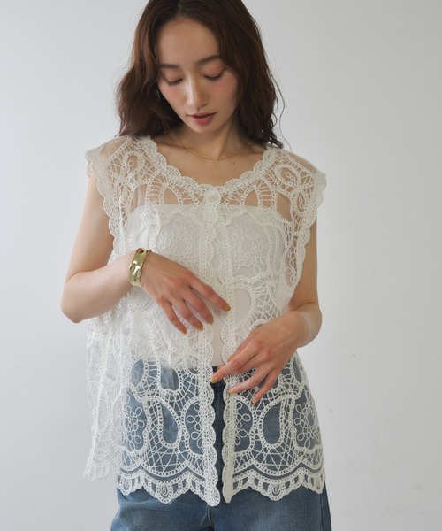 Shelly island(シェリーアイランド)の「オーガンジー刺繍ベスト(ベスト・レディース・ホワイト/ブラック・FREE)」の7枚目の写真