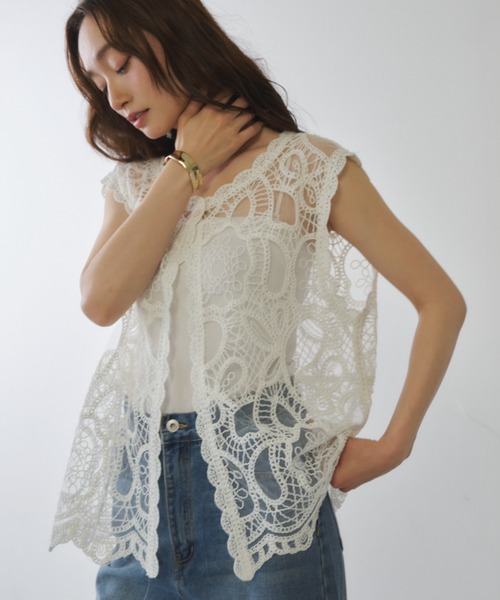 Shelly island(シェリーアイランド)の「オーガンジー刺繍ベスト(ベスト・レディース・ホワイト/ブラック・FREE)」の6枚目の写真