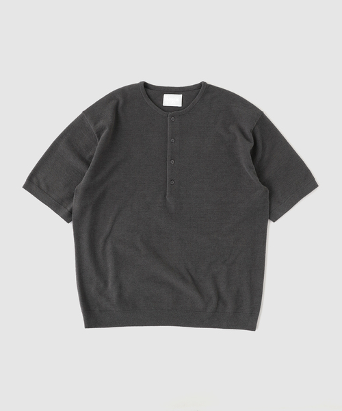 EDIFICE(エディフィス)の「《EDIFICE by PIPPIOLINO》 パイル ヘンリー ネック(Tシャツ/カットソー・メンズ・チャコールグレー/ブラック/ベージュ系その他・LARGE/MEDIUM)」の2枚目の写真
