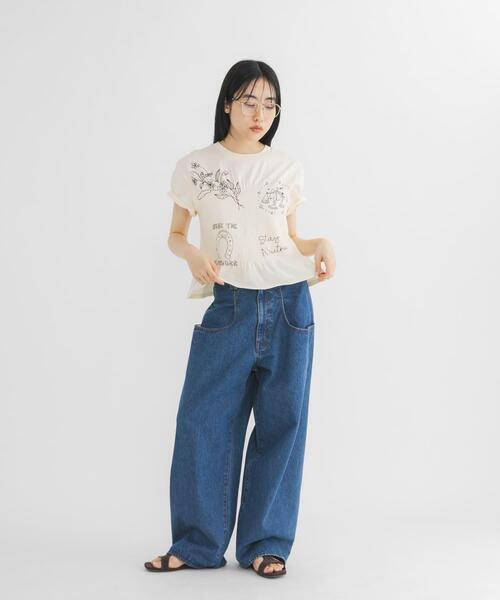 KBF（ケイビーエフ）の「シャーリングデザインプリントTEE（Tシャツ/カットソー・レディース・アイボリー/ブルー/ブラウン・ONE）」の8枚目の写真
