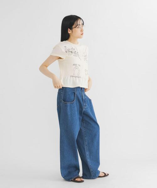 KBF（ケイビーエフ）の「シャーリングデザインプリントTEE（Tシャツ/カットソー・レディース・アイボリー/ブルー/ブラウン・ONE）」の9枚目の写真