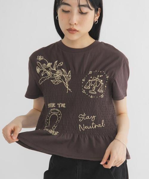KBF（ケイビーエフ）の「シャーリングデザインプリントTEE（Tシャツ/カットソー・レディース・アイボリー/ブルー/ブラウン・ONE）」の14枚目の写真