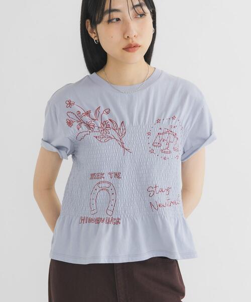 KBF（ケイビーエフ）の「シャーリングデザインプリントTEE（Tシャツ/カットソー・レディース・アイボリー/ブルー/ブラウン・ONE）」の22枚目の写真