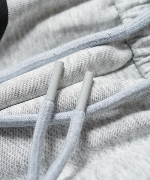 1111clothing(ワンフォークロージング)の「サイドライン ワイドスウェットパンツ / Side-Stripe Wide Sweatpants(スウェットパンツ・メンズ・グレー/ブラック・M/S)」の8枚目の写真