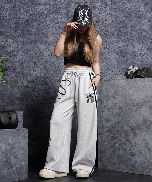 1111clothing(ワンフォークロージング)の「サイドライン ワイドスウェットパンツ / Side-Stripe Wide Sweatpants(スウェットパンツ・メンズ・グレー/ブラック・M/S)」の17枚目の写真