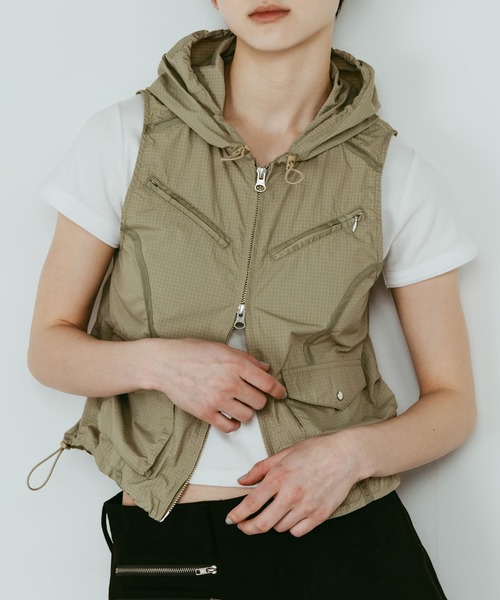 Knuth Marf(クヌースマーフ)の「【Knuth Marf】nylon hoodie(ベスト・レディース・ライトグリーン/ブラック・FREE)」の2枚目の写真