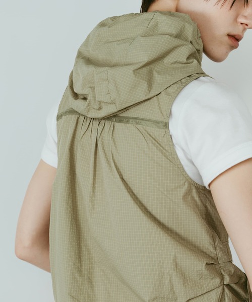 Knuth Marf(クヌースマーフ)の「【Knuth Marf】nylon hoodie(ベスト・レディース・ライトグリーン/ブラック・FREE)」の4枚目の写真