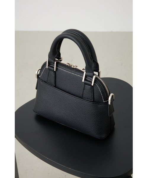 AZUL by moussy(アズールバイマウジー)の「【最強ロングセラー】ダブルジッパーミニバッグ 斜め掛け・肩掛け可能!ショルダーストラップ付き【着用画像あり】(ショルダーバッグ・レディース・ダークブラウン/アイボリー/ブラック・FREE)」の19枚目の写真