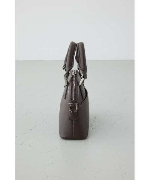 AZUL by moussy(アズールバイマウジー)の「【最強ロングセラー】ダブルジッパーミニバッグ 斜め掛け・肩掛け可能!ショルダーストラップ付き【着用画像あり】(ショルダーバッグ・レディース・ダークブラウン/アイボリー/ブラック・FREE)」の9枚目の写真