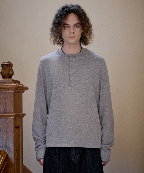 CASPER JOHN(キャスパージョン)の「Shirring henry neck skin knit/シャーリングヘンリーネックスキンニット(ニット/セーター・メンズ・オリーブ/グレー/ブラック/レッド・LARGE/X-SMALL/MEDIUM/SMALL)」の12枚目の写真