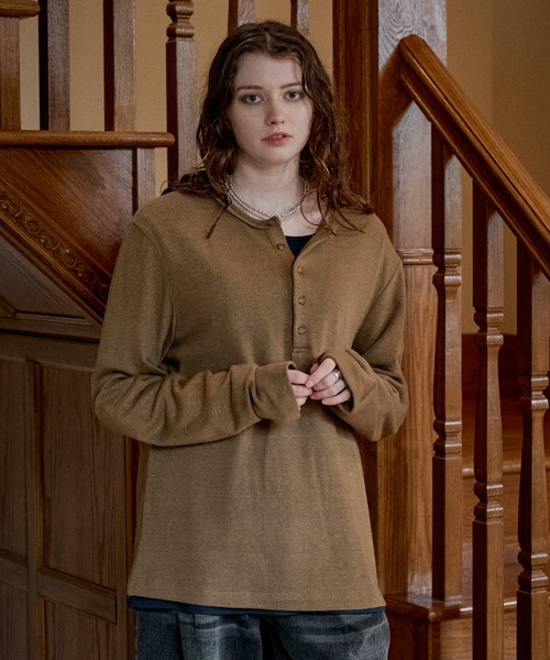 CASPER JOHN(キャスパージョン)の「Shirring henry neck skin knit/シャーリングヘンリーネックスキンニット(ニット/セーター・メンズ・オリーブ/グレー/ブラック/レッド・LARGE/X-SMALL/MEDIUM/SMALL)」の20枚目の写真