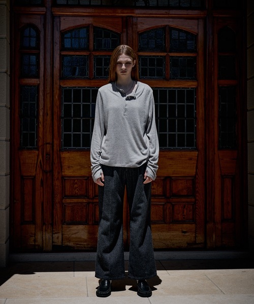 CASPER JOHN(キャスパージョン)の「Shirring henry neck skin knit/シャーリングヘンリーネックスキンニット(ニット/セーター・メンズ・オリーブ/グレー/ブラック/レッド・LARGE/X-SMALL/MEDIUM/SMALL)」の17枚目の写真