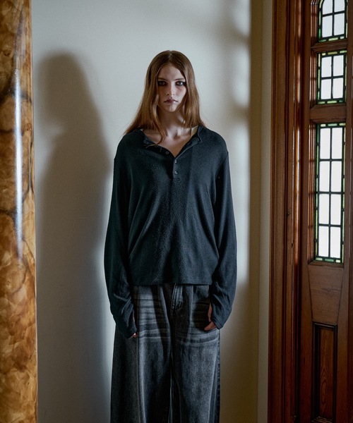 CASPER JOHN(キャスパージョン)の「Shirring henry neck skin knit/シャーリングヘンリーネックスキンニット(ニット/セーター・メンズ・オリーブ/グレー/ブラック/レッド・LARGE/X-SMALL/MEDIUM/SMALL)」の8枚目の写真