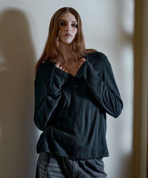 CASPER JOHN(キャスパージョン)の「Shirring henry neck skin knit/シャーリングヘンリーネックスキンニット(ニット/セーター・メンズ・オリーブ/グレー/ブラック/レッド・LARGE/X-SMALL/MEDIUM/SMALL)」の7枚目の写真