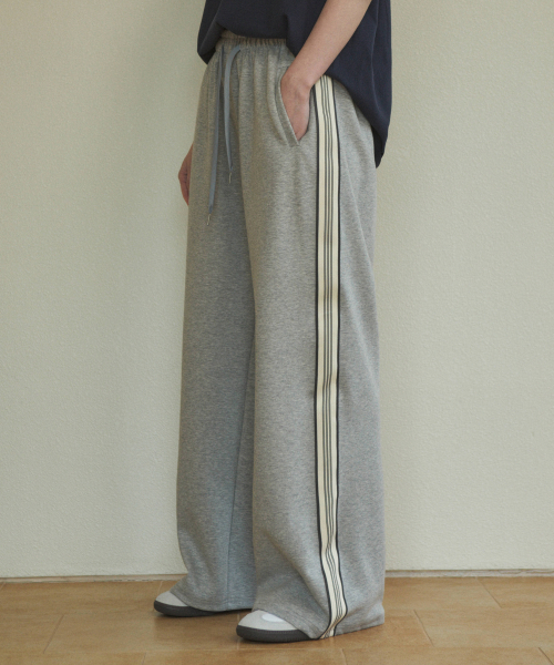 WEDNESDAYOASISFORWOMEN(ウェンズデー オアシス フォー ウーマン)の「W/エッセンシャルライン トラックパンツ(3カラー)(スウェットパンツ・レディース・カーキ/グレー/ネイビー・FREE)」の9枚目の写真