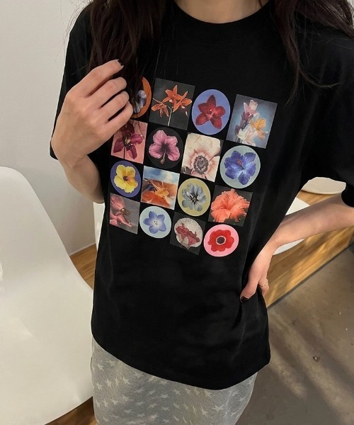 LAC-VERT（ラック・ヴェール）の「フラワーモチーフTシャツ（Tシャツ/カットソー・レディース・ホワイト/ブラック・FREE）」の2枚目の写真