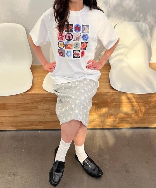 LAC-VERT（ラック・ヴェール）の「フラワーモチーフTシャツ（Tシャツ/カットソー・レディース・ホワイト/ブラック・FREE）」の3枚目の写真
