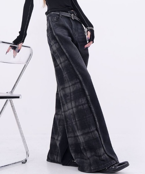 AVYL(アヴィル)の「チェック柄ドッキングワイドデニムパンツ(その他パンツ・レディース・ブラック・S/M/L)」の3枚目の写真