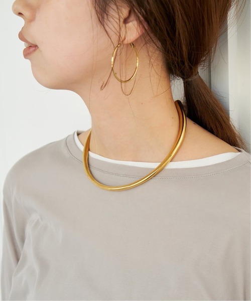 Spick & Span(スピックアンドスパン)の「《別注 / WEB限定追加》AEC PARIS / エーイーシー パイプCチョーカー(ネックレス・レディース・ゴールド・FREE)」の8枚目の写真