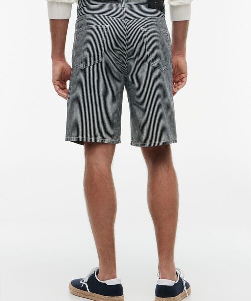 TOMMY HILFIGER(トミーヒルフィガー)の「リラックスリバーインディゴストライプショートパンツ(その他パンツ・メンズ・インディゴブルー・36inch/32inch/28inch/34inch)」の4枚目の写真