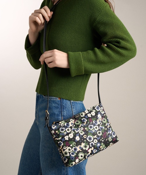 FOSSIL(フォッシル)の「フォッシル 斜めがけバッグ レディース PVC/PU ブラック スマホ収納可 SHB3240979(ショルダーバッグ・レディース・ブラック・FREE)」の2枚目の写真