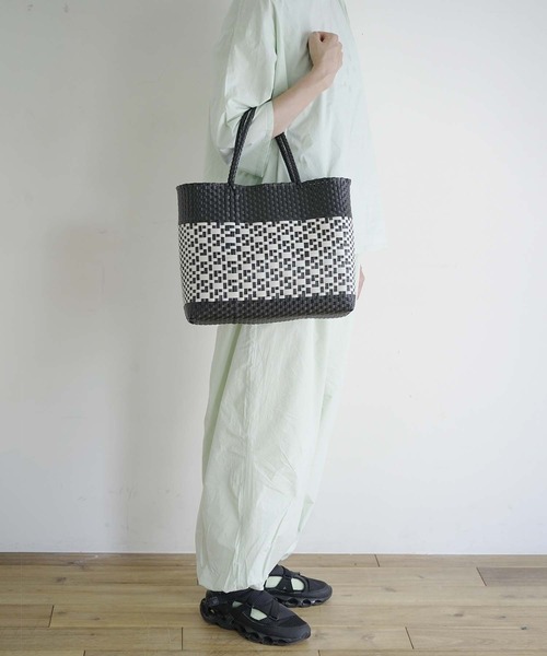 TIMELESS COMFORT(タイムレスコンフォート)の「メルカドウーヴンバッグ(トートバッグ・レディース・ブラック系その他/ブラック系その他2/ブラック系その他3・ONE SIZE)」の1枚目の写真