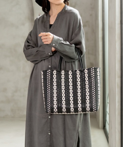 TIMELESS COMFORT(タイムレスコンフォート)の「メルカドウーヴンバッグ(トートバッグ・レディース・ブラック系その他/ブラック系その他2/ブラック系その他3・ONE SIZE)」の19枚目の写真