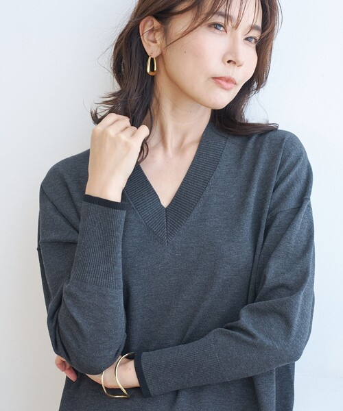 UNFILO(アンフィーロ)の「【WEB限定】マイビューティニット Vネックワンピース(ワンピース・レディース・グレー系1/ブラック系1・LARGE/SMALL/MEDIUM)」の6枚目の写真