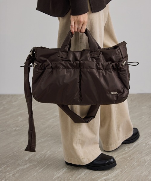 OUTDOOR PRODUCTS(アウトドアプロダクツ)の「【OUTDOOR PRODUCTS for SALON】別注コーデュラパフバッグ(ショルダーバッグ・レディース・ブラック/ダークブラウン・FREE)」の2枚目の写真