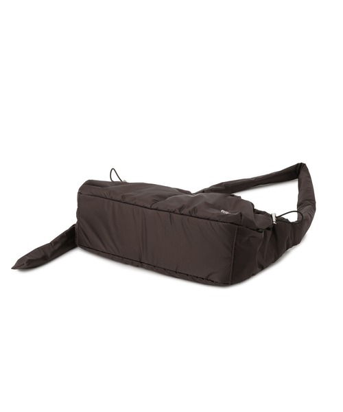 OUTDOOR PRODUCTS(アウトドアプロダクツ)の「【OUTDOOR PRODUCTS for SALON】別注コーデュラパフバッグ(ショルダーバッグ・レディース・ブラック/ダークブラウン・FREE)」の10枚目の写真