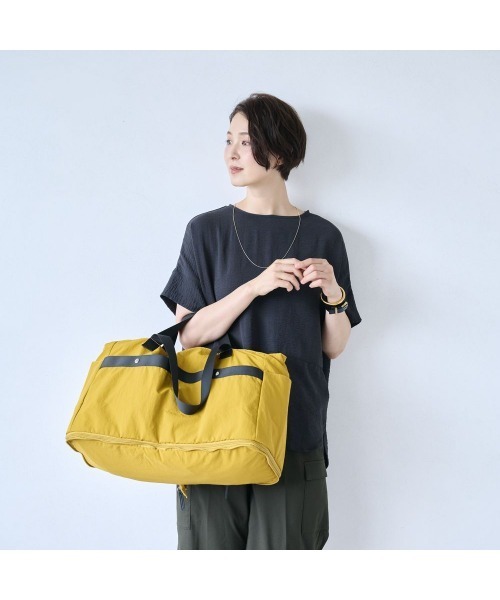 Belle Maison(ベルメゾン)の「ポケッタブル!「タテ拡張」ダブルハンドルビッグバッグ(ボストンバッグ・レディース・ブルーグレー/チャコール/マスタード・-)」の16枚目の写真