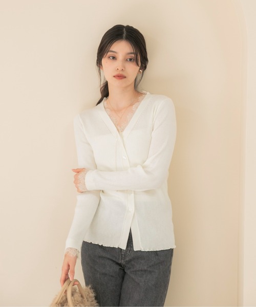 URBAN RESEARCH ROSSO WOMEN（アーバンリサーチ　ロッソ）の「レーストリミングVネックリブニット（ニット/セーター・レディース・ライトピンク/ブラック/グレー/アイボリー・FREE）」の22枚目の写真