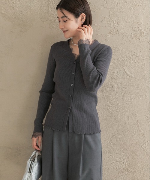 URBAN RESEARCH ROSSO WOMEN（アーバンリサーチ　ロッソ）の「レーストリミングVネックリブニット（ニット/セーター・レディース・ライトピンク/ブラック/グレー/アイボリー・FREE）」の16枚目の写真