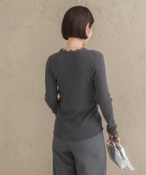 URBAN RESEARCH ROSSO WOMEN（アーバンリサーチ　ロッソ）の「レーストリミングVネックリブニット（ニット/セーター・レディース・ライトピンク/ブラック/グレー/アイボリー・FREE）」の19枚目の写真