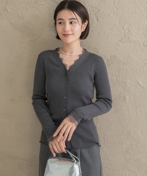 URBAN RESEARCH ROSSO WOMEN（アーバンリサーチ　ロッソ）の「レーストリミングVネックリブニット（ニット/セーター・レディース・ライトピンク/ブラック/グレー/アイボリー・FREE）」の17枚目の写真