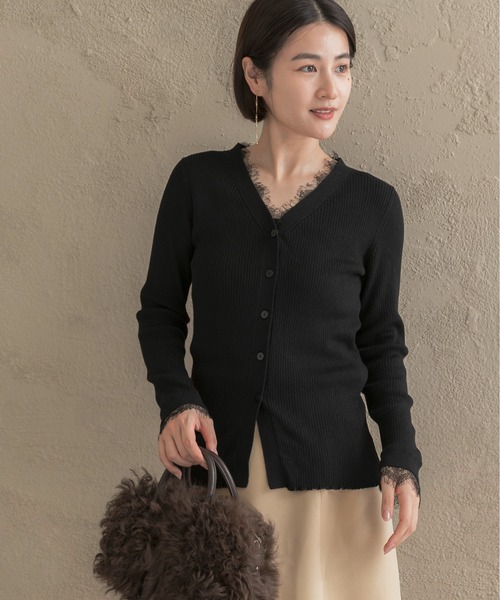 URBAN RESEARCH ROSSO WOMEN（アーバンリサーチ　ロッソ）の「レーストリミングVネックリブニット（ニット/セーター・レディース・ライトピンク/ブラック/グレー/アイボリー・FREE）」の11枚目の写真