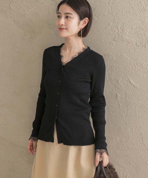 URBAN RESEARCH ROSSO WOMEN（アーバンリサーチ　ロッソ）の「レーストリミングVネックリブニット（ニット/セーター・レディース・ライトピンク/ブラック/グレー/アイボリー・FREE）」の10枚目の写真
