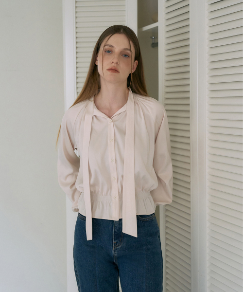 DEHEVE（デヘヴェ）の「Smocked Tie-Neck Blouse [Cream]（シャツ/ブラウス・レディース・Cream・OS）」の8枚目の写真