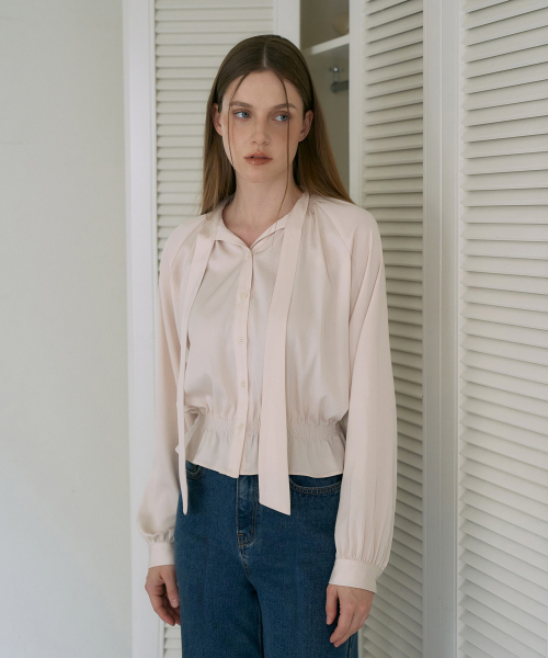 DEHEVE（デヘヴェ）の「Smocked Tie-Neck Blouse [Cream]（シャツ/ブラウス・レディース・Cream・OS）」の9枚目の写真